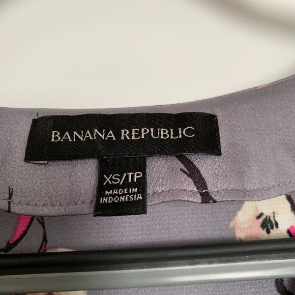 Banana Repubulic Grey & Floral Blouse - Picture 2 of 7